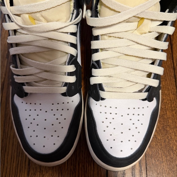 Air Jordan Retro 1 ‘Volt’ Sz 11 - Picture 5 of 10